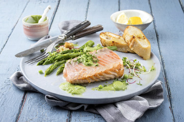 Salmon with Green Asparagus