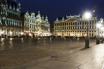Obraz premium Brussels main square and city hall at night
