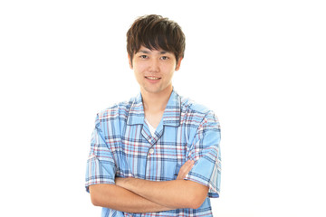 パジャマ姿の男性