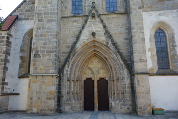 Fototapeta na wymiar Eingangsportal St. Georg