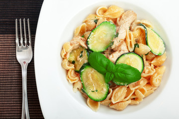 Pasta shell with zucchini