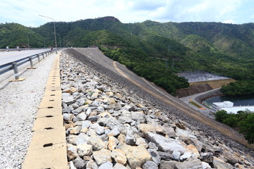 Fototapeta na wymiar Srinakarin dam in Thailand