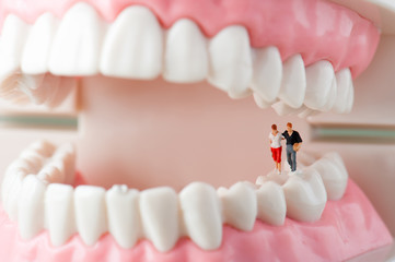 男女カップルと歯並び