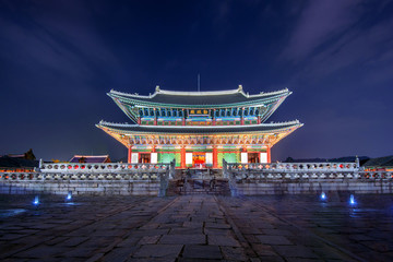 Gyeongbokgung Palace and Milky Way at night in seoul,Korea. - obrazy, fototapety, plakaty