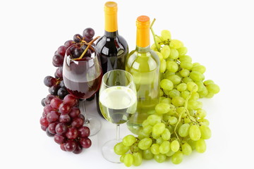 Bottiglie di vino con uva