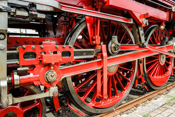Fototapeta na wymiar Speichenräder einer Dampflokomotive