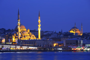 Fototapeta na wymiar The historical center of Istanbul in the night. View from the Golden Horn