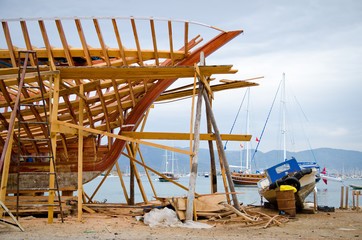 construction of a new ship to the carriageway 