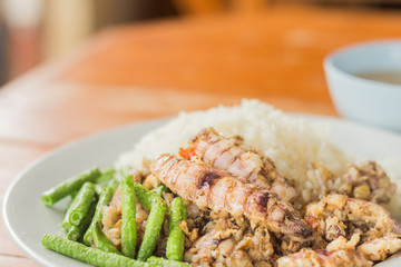 Crayfish with garlic and served with hot rice.