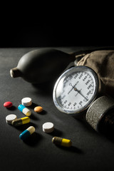 Obraz na płótnie Canvas Sphygmomanometer with medicine pills and capsules.