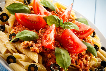Pasta with meat, tomato sauce and vegetables 