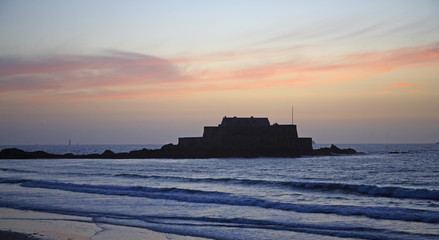 Obraz premium Francia,Bretagna, San Malo,Fort National.