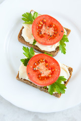 Sandwiches with tomatoes, cream cheese