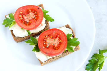 Sandwiches with tomatoes, cream cheese