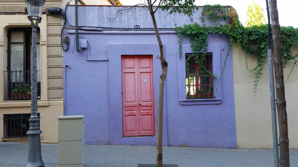Fototapeta na wymiar Purple House in Barcelona