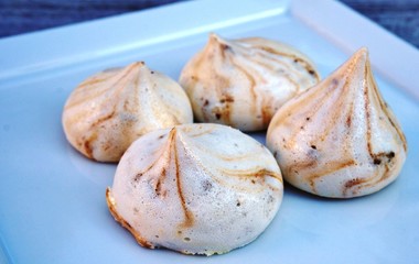 Delicate vegan meringue cookies made with aquafaba (chickpea water)