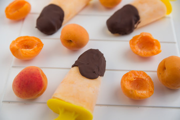 Aprikosen Schokoladen Eis