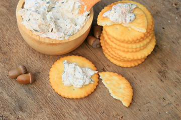 tasty tuna crackers