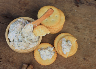 tasty tuna crackers