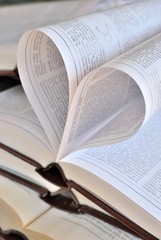 Obraz premium Pagine di libro a forma di cuore