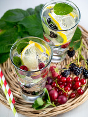 Berry detox drink