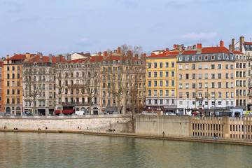 Fototapeta na wymiar Lyon - quai de la Pêcherie