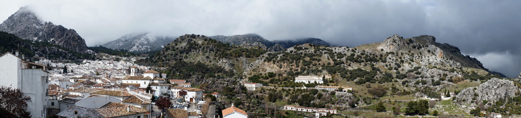 Panorámica del municipio de Grazalema en la provincia de Cádiz, Andalucía