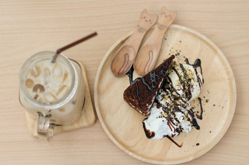 Fudge cake with vanilla ice cream