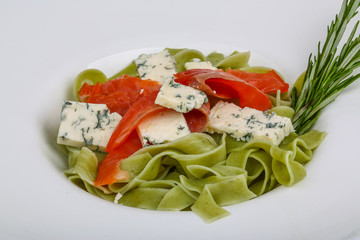 Pasta with salmon and blue cheese