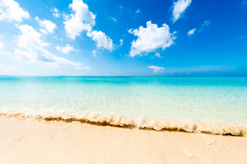 Fototapeta premium Beautiful sea and the white beach, Okinawa, Japan