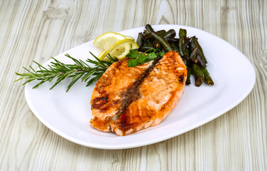 Grilled salmon with green beans