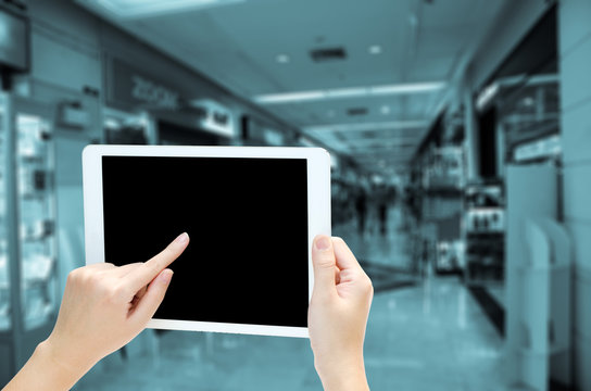 woman hand holding the phone tablet on blur market background
