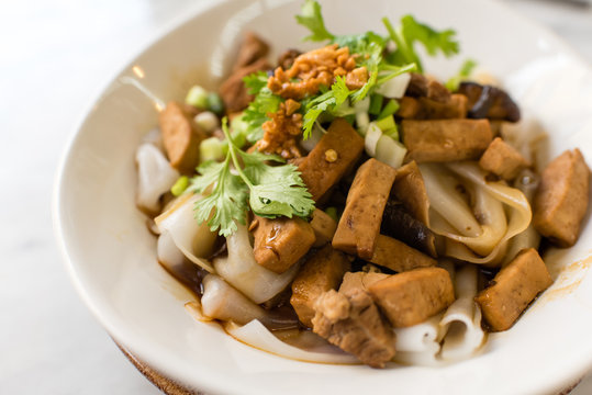 Flat Noodle In Sweet Soy Sauce with Tofu and Bean Sprout