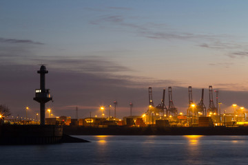 Obraz premium Cargo terminal in Port of Hamburg at night