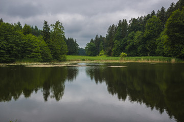 lac avec reflet