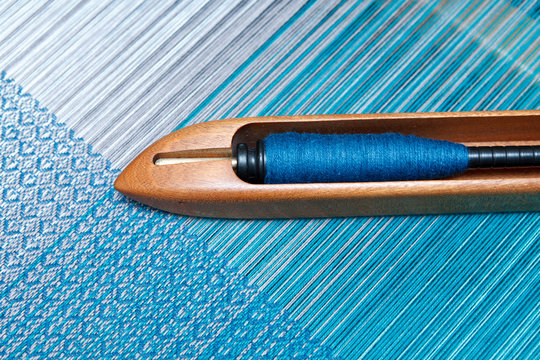 Weaving shuttle on the color warp