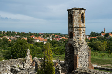 Castle of Kisnana with the village in the background