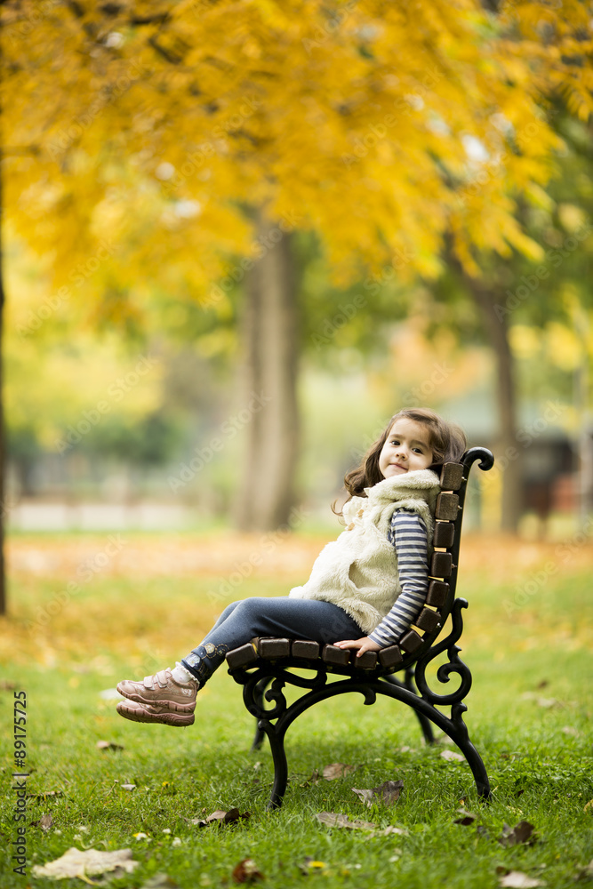 Sticker Little girl at the bench