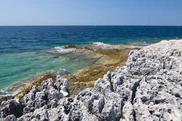 Chorwacja wybrzeże w pogodny dzień