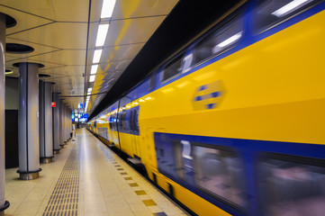 Estación ferroviaria del aeropuerto Schiphol, Amsterdam, Holanda