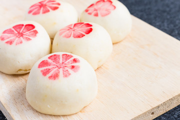 Mochi with salted eggs