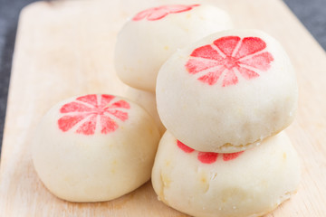 Mochi with salted eggs