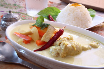 チキンカレー　ホワイトカレー　スープカレー