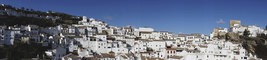 Fototapeta na wymiar Panorámica de Setenil de las Bodegas, Cádiz