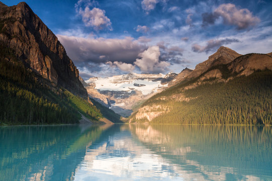 Lake Louise in the early morning light © Circumnavigation