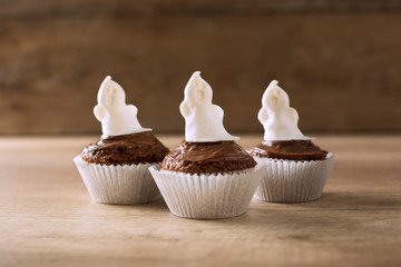 Halloween ghost cupcakes