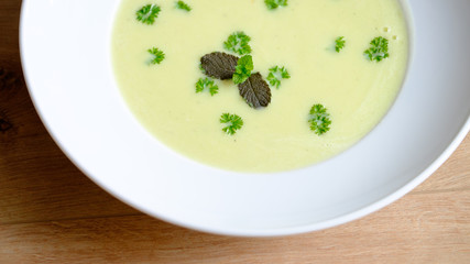 zucchinicremsuppe