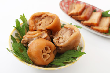 沖縄伝統の豚足テビチ