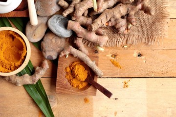 Phlai herb, Cassumunar ginger both fresh and as a powder 