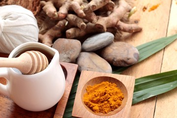 Phlai herb, Cassumunar ginger both fresh and as a powder 